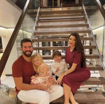 Natália Becker e Alisson já são pais de duas crianças (Foto: Instagram/ Reprodução) — Foto: Vogue