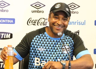 Roger vê metas atingidas em 2015, mas lamenta queda na Copa do Brasil