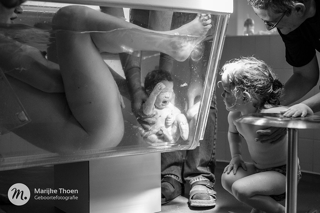 parto na banheira (Foto: Marijke Thoen — Marijke Thoen Birthphotography (Belgium))