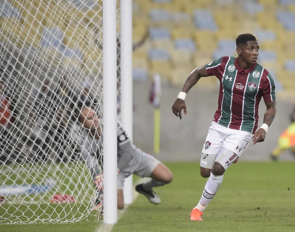 Yony GonzÃ¡lez marca sobre o Internacional â€” Foto: AndrÃ© DurÃ£o / GloboEsporte.com