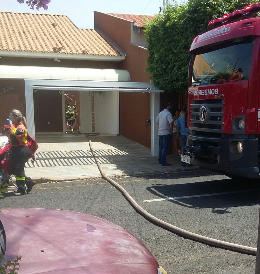 Avião cai sobre casa em Rio Preto (Foto: Arquivo Pessoal)