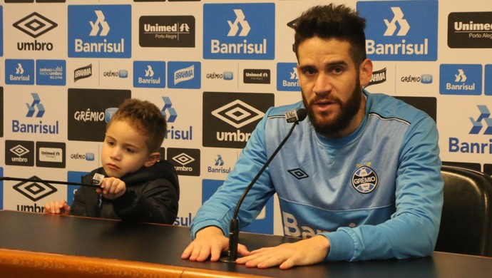 Marcelo Oliveira curte bom momento e leva filho para treino: Gosta muito