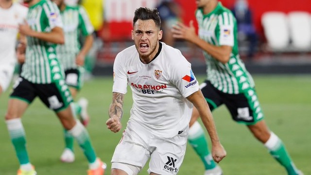Lucas Ocampos comemora gol pelo Sevilla