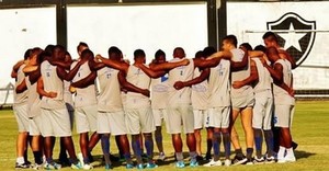 Emelec faz treino fechado e mistério na véspera de enfrentar o Flamengo