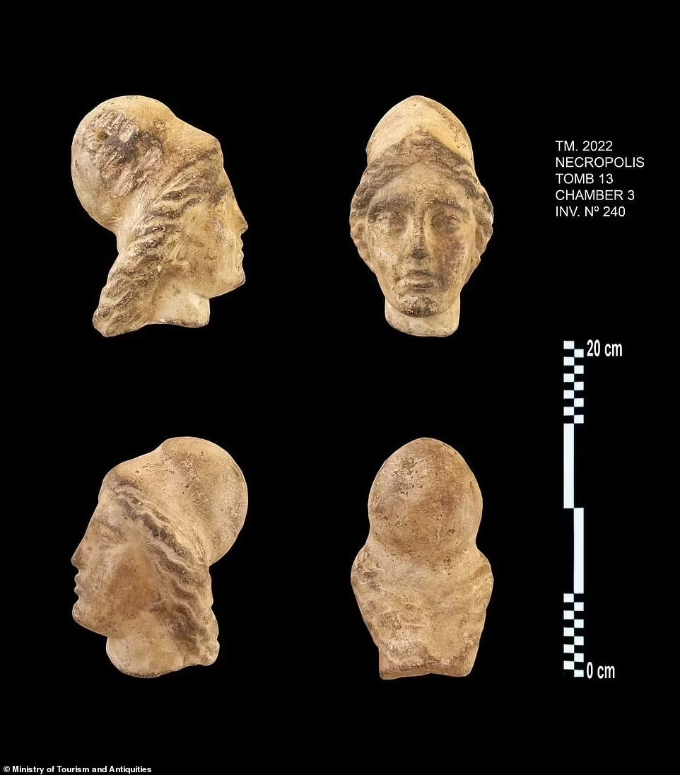 Martinez também descobriu estátuas decapitadas e estátuas da deusa Ísis — Foto: Divulgação/Ministério do Turismo e Antiguidades