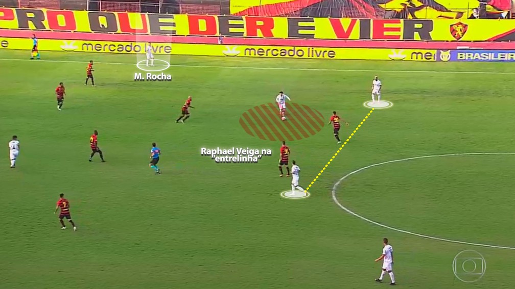 Raphael Veiga circulava numa zona mais limpa — Foto: Reprodução