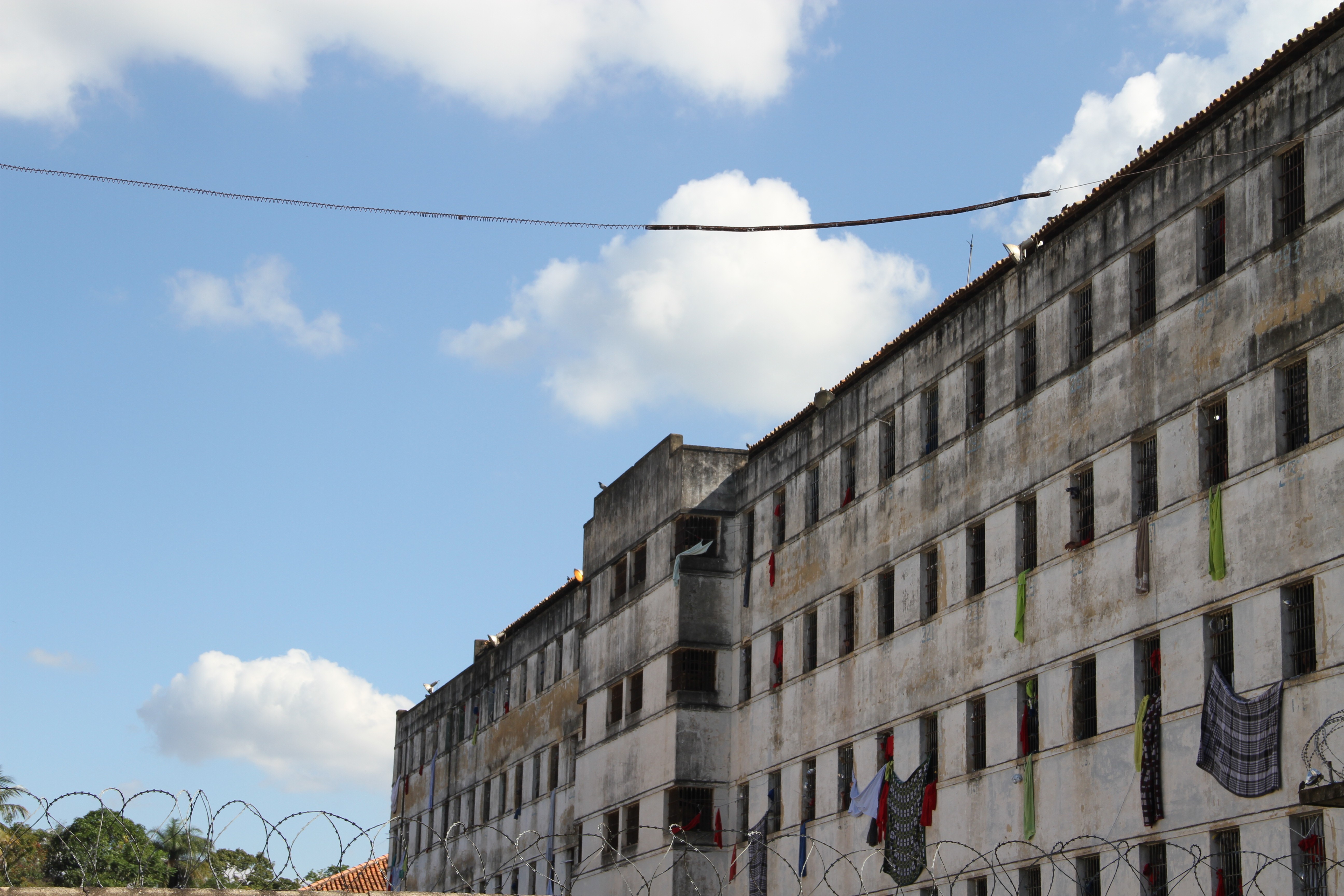Após denúncias, Justiça determina que banho de sol volte a ser ofertado em presídio de Ribeirão das Neves