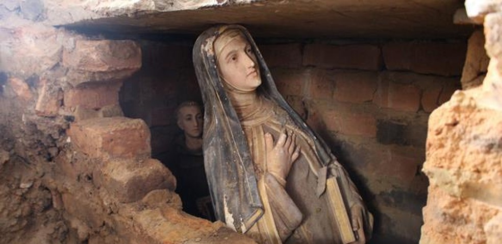 Imagens De Santos Enterradas Ha Quase 60 Anos Sao Encontradas Por Pedreiros Embaixo De Igreja Piaui G1