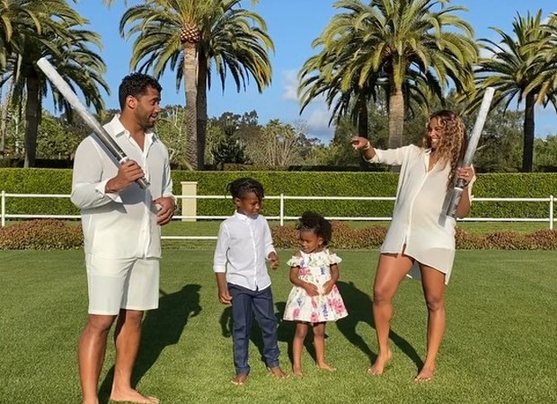 A cantora Ciara, o marido Russell Wilson e os dois filhos do casal, Future e Sienna (Foto: Reprodução Instagram)