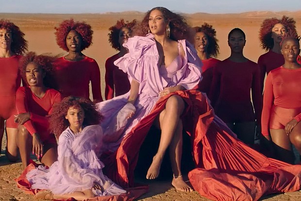 Beyoncé no videoclipe de Spirit: um belíssimo número de balé a céu aberto (Foto: reprodução)
