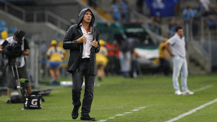 Renato aprova vitória em estreia e dá desconto a time: Cansaço monstro