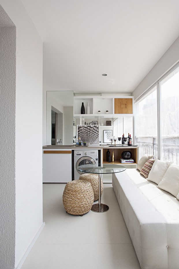 Vidro e cores neutras transformam apartamento de apenas 35 m² (Foto: Gui Morelli)