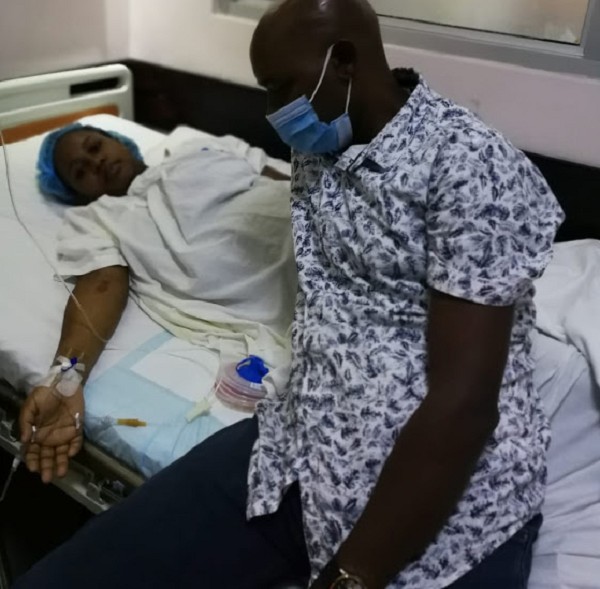 Virgina Adhiambo e seu marido Charles Ndonye no Hospital de Nairobi  (Foto: Reprodução: The Star/GEORGE OWITI)