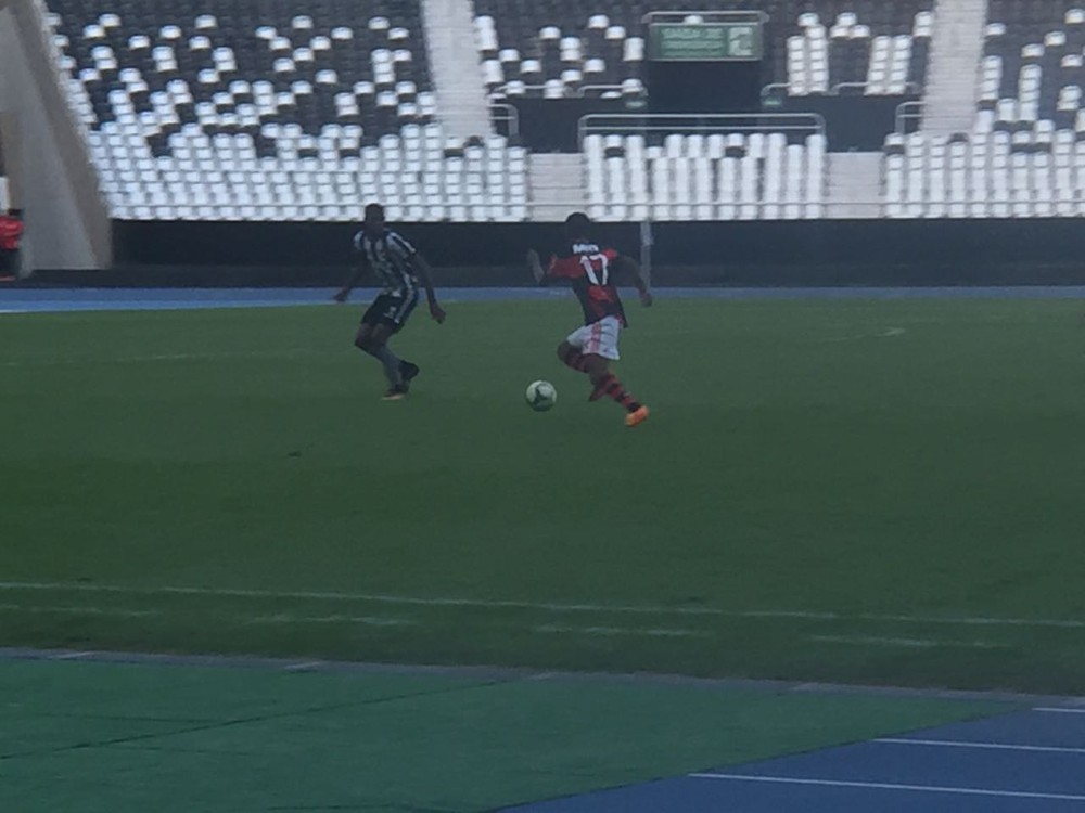 Taça Rio Sub-20: com um gol aos 43 do 2° tempo, Fla garante empate com o Bota