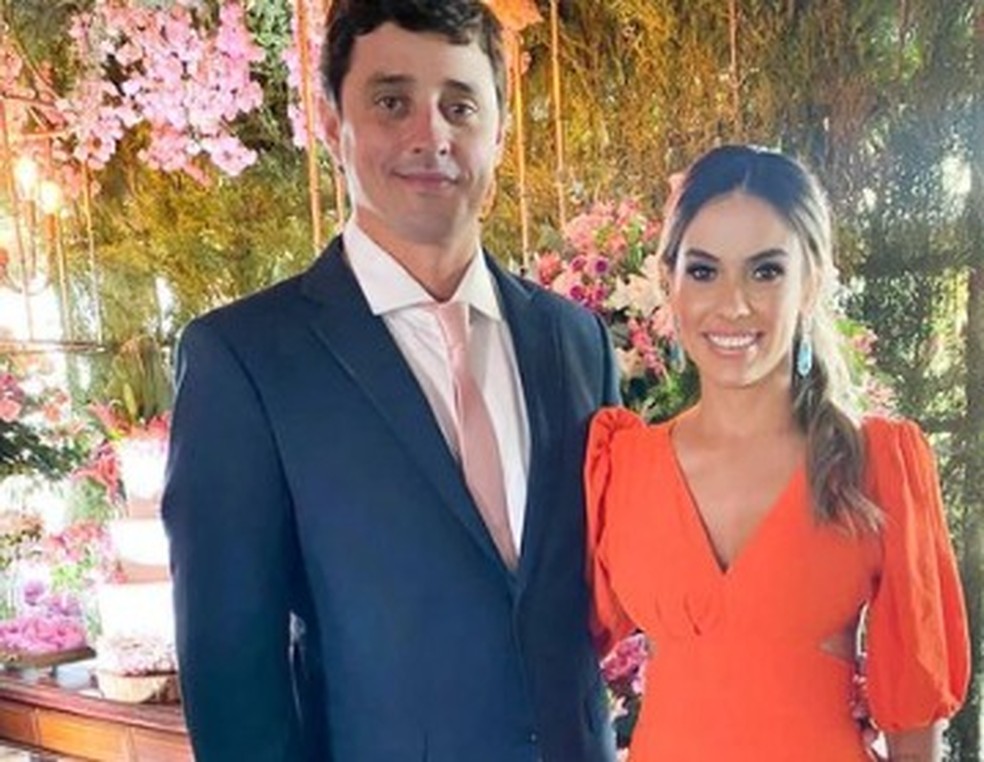 Fael com a esposa durante casamento de amigos. — Foto: Reprodução/RedesSociais