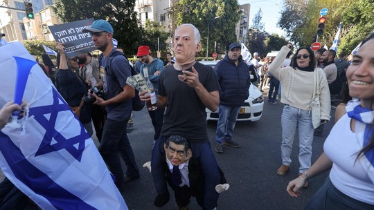 Manifestantes bloqueiam estradas e aeroporto de Israel em novo dia de protestos contra reforma judicial