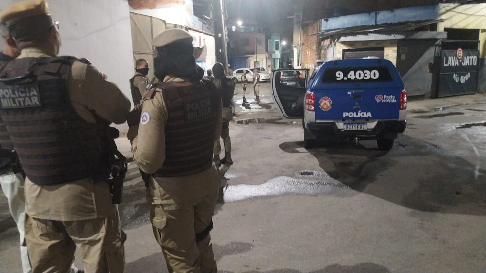 Pol&iacute;cia faz reconstitui&ccedil;&atilde;o do caso de crian&ccedil;a de 9 anos morta no bairro do Vale das Pedrinhas, em Salvador &mdash; Foto: Lisboa Junior / TV Bahia