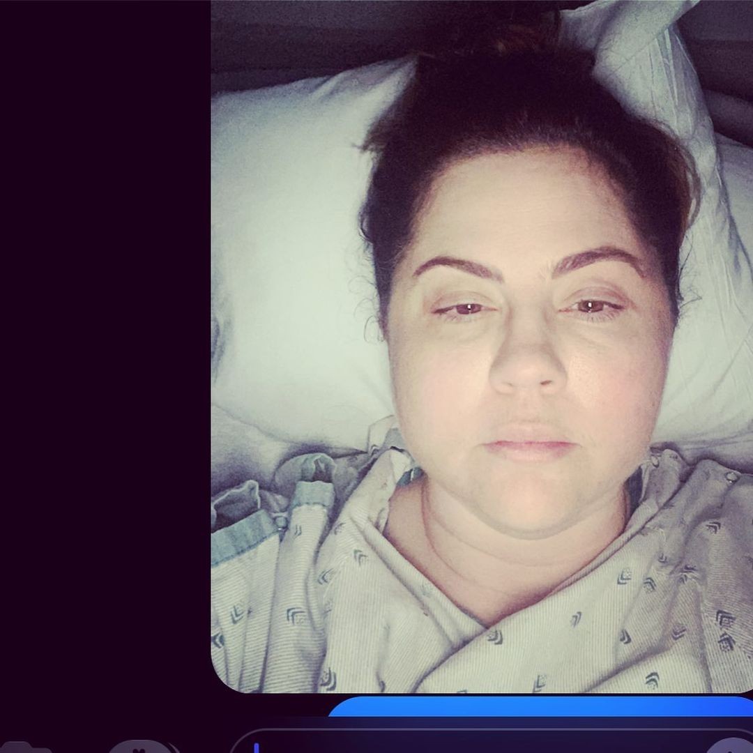 Mandy Teefey, a mãe de Selena Gomez, no hospital (Foto: reprodução instagram)