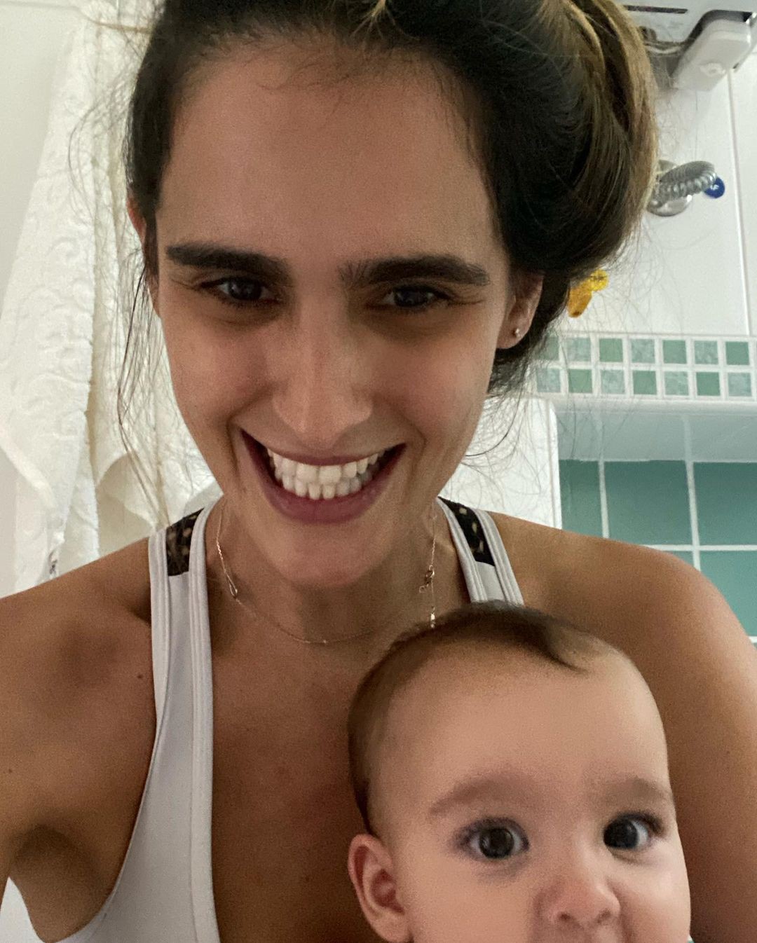 Marcella Fogaça mostra momento com uma das filhas gêmeas, de seu relacionamento com Joaquim Lopes (Foto: Reprodução / Instagram)