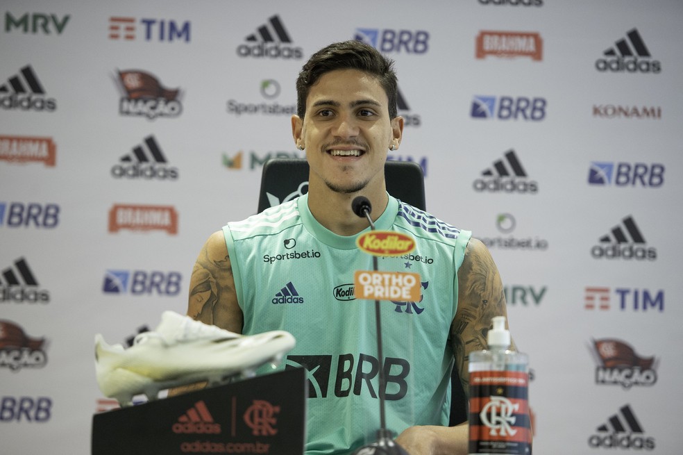 Em definitivo no Flamengo, Pedro mira título do Brasileiro e elogia Ceni: 