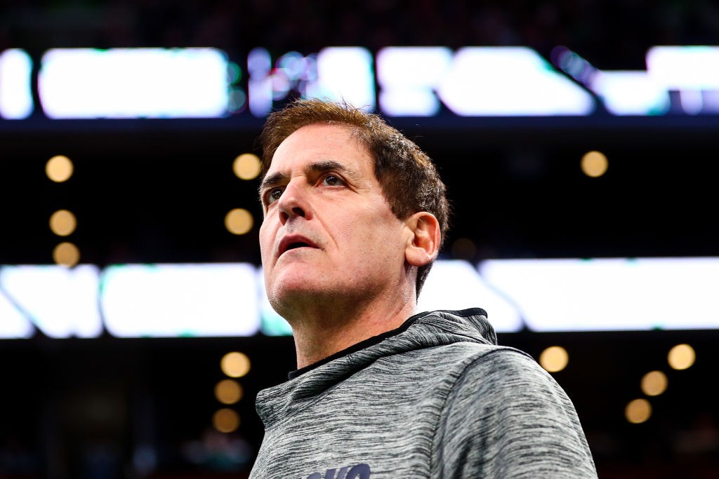 BOSTON, MA - NOVEMBER 11: Dallas Mavericks owner Mark Cuban looks on during a game against the Boston Celtics at TD Garden on November 11, 2019 in Boston, Massachusetts. NOTE TO USER: User expressly acknowledges and agrees that, by downloading and or usin (Foto: Getty Images)