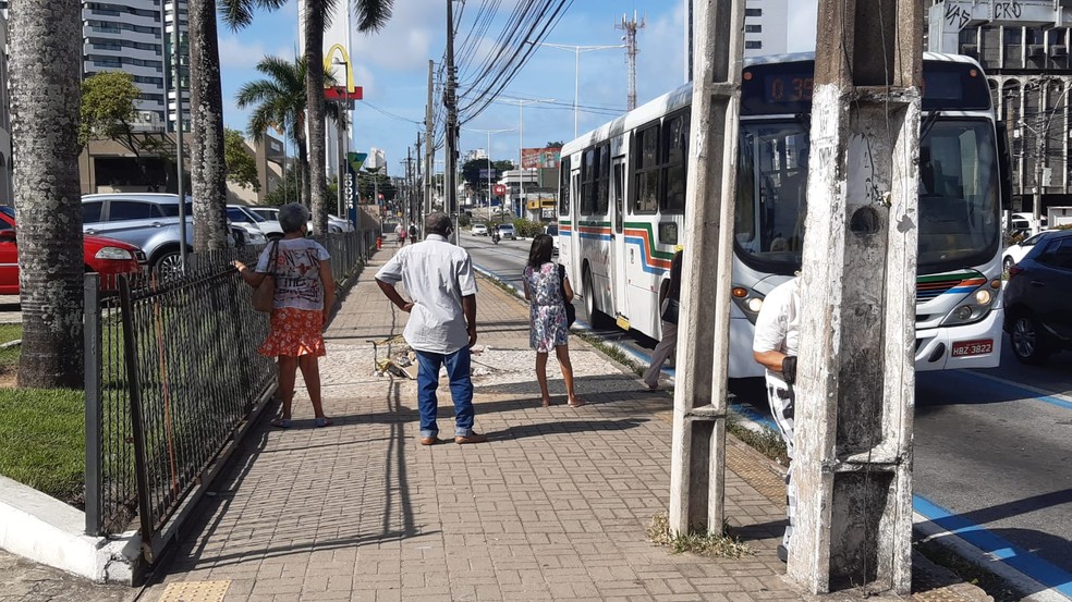 Parada 'despareceu' na Avenida Senador Salgado Filho, em Natal  — Foto: Sérgio Henrique Santos/Inter TV Cabugi
