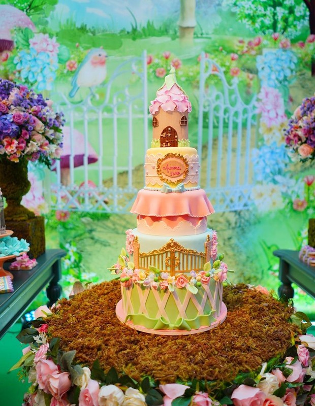 Mesa do bolo de aniversário de Aurora, filha do cantor Ferrugem (Foto:  Arthi Filmes)
