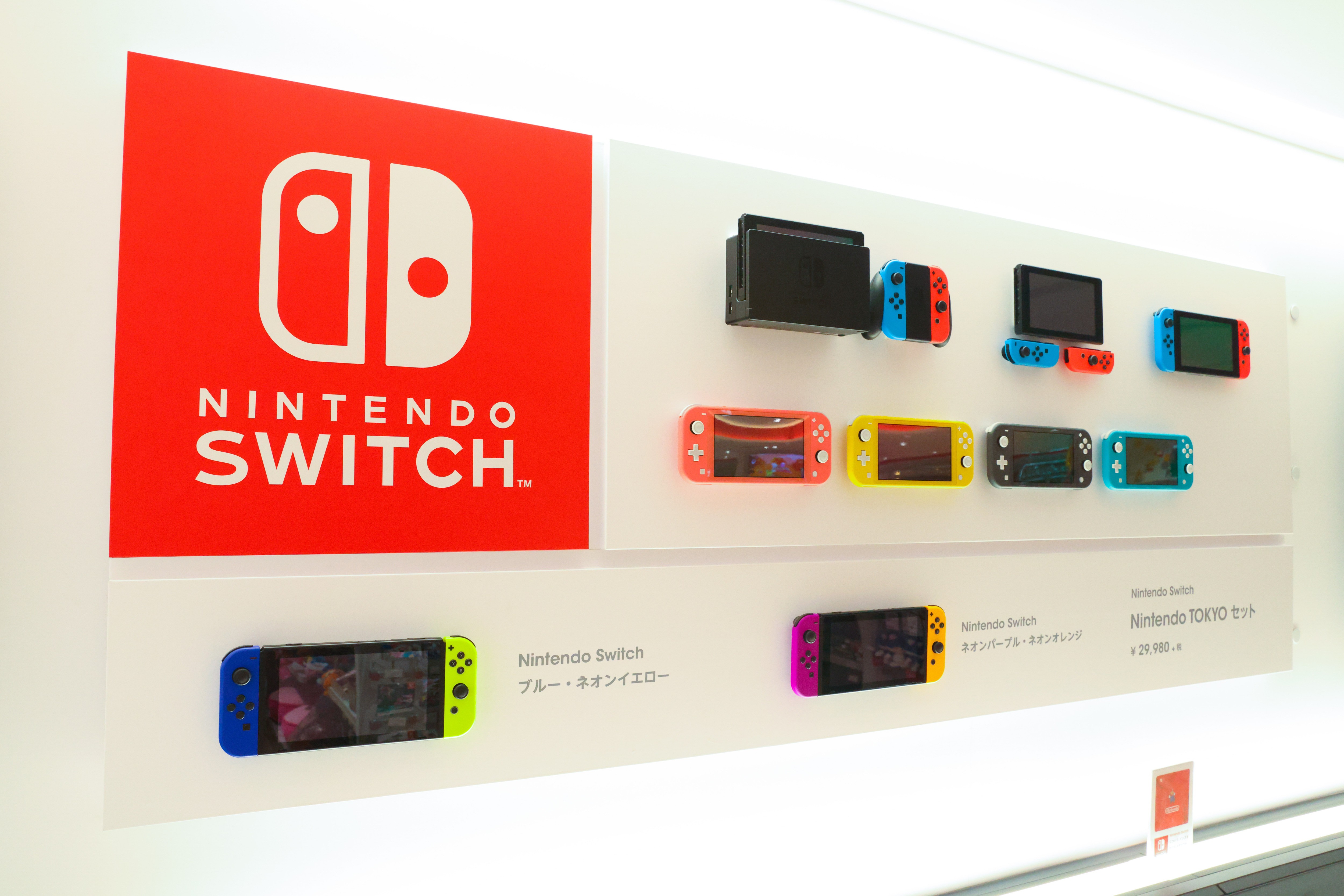 Nintendo Switch, em sua versão padrão e na versão portátil, o Nintendo Switch Lite (Foto: Getty Images)