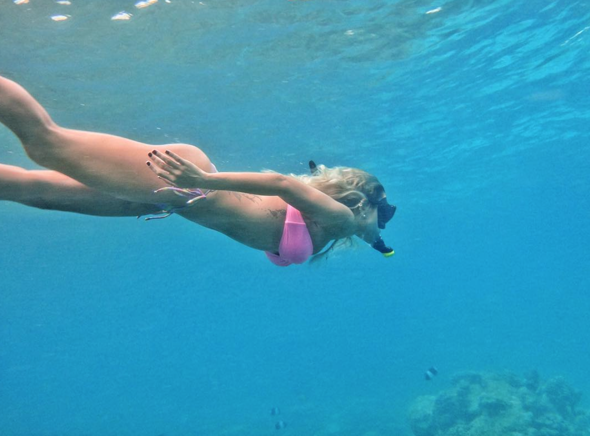 Gabriela Pugliesi mergulhando (Foto: Reprodução/Instagram)