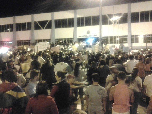 Em Boituva (SP), aproximadamente 400 pessoas foram às ruas. (Foto: Fábio Campos / TV TEM)