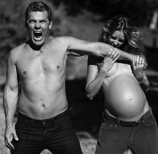 O ator Josh Brolin no ensaio com sua esposa grávida (Foto: Instagram)