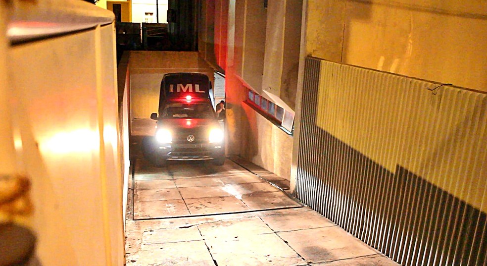 Eletricista sofreu descarga elÃ©trica durante manutenÃ§Ã£o de painel em ParnaÃ­ba (Foto: Kairo Amaral/TV Clube)