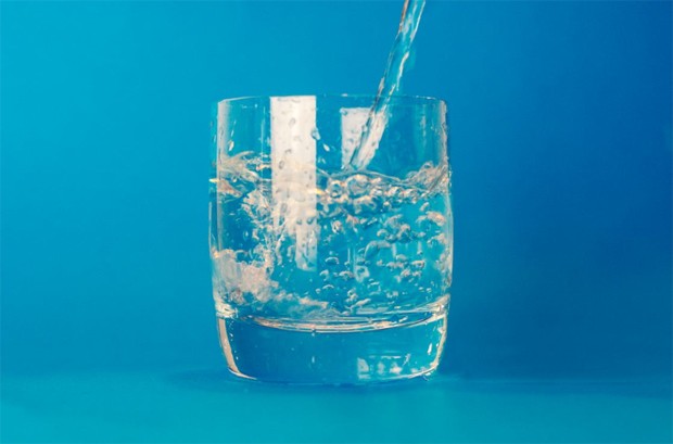 Água - copo de água - descanso - bem estar - refresco - vida - sossego (Foto: Pexels)
