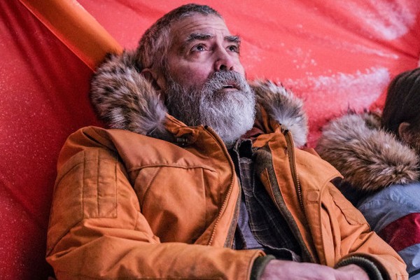 George Clooney no filme O Céu da Meia-Noite (2020) (Foto: Divulgação)