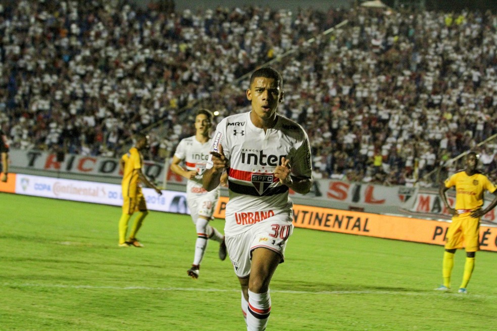Brenner fez o gol da vitória do São Paulo, contra o Madureira, na estreia da Copa do Brasil — Foto: Robson Vilela/Futura Press