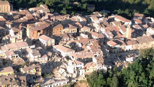 Vista aérea de Amatrice, na Itália, após terremoto (Foto: EFE)
