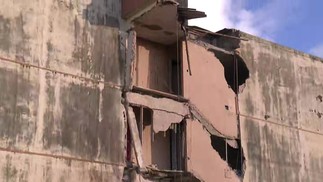 Escadas de prédio que desabou em Olinda — Foto: Reprodução/TV Globo