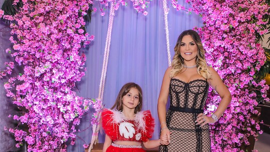 Deolane Bezerra faz festão pelo aniversário da filha e usa look de R$ 16 mil
