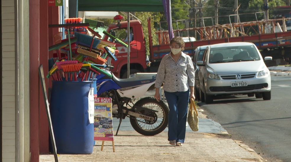 Justi&ccedil;a pro&iacute;be abertura do com&eacute;rcio em Orl&acirc;ndia (SP) &mdash; Foto: EPTV/Reprodu&ccedil;&atilde;o