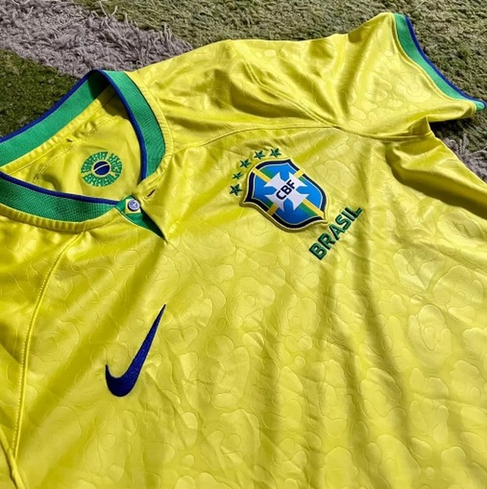 Camisa da seleção brasileira homenageia 50 anos do Tri em 1970 e traz novo  escudo da CBF