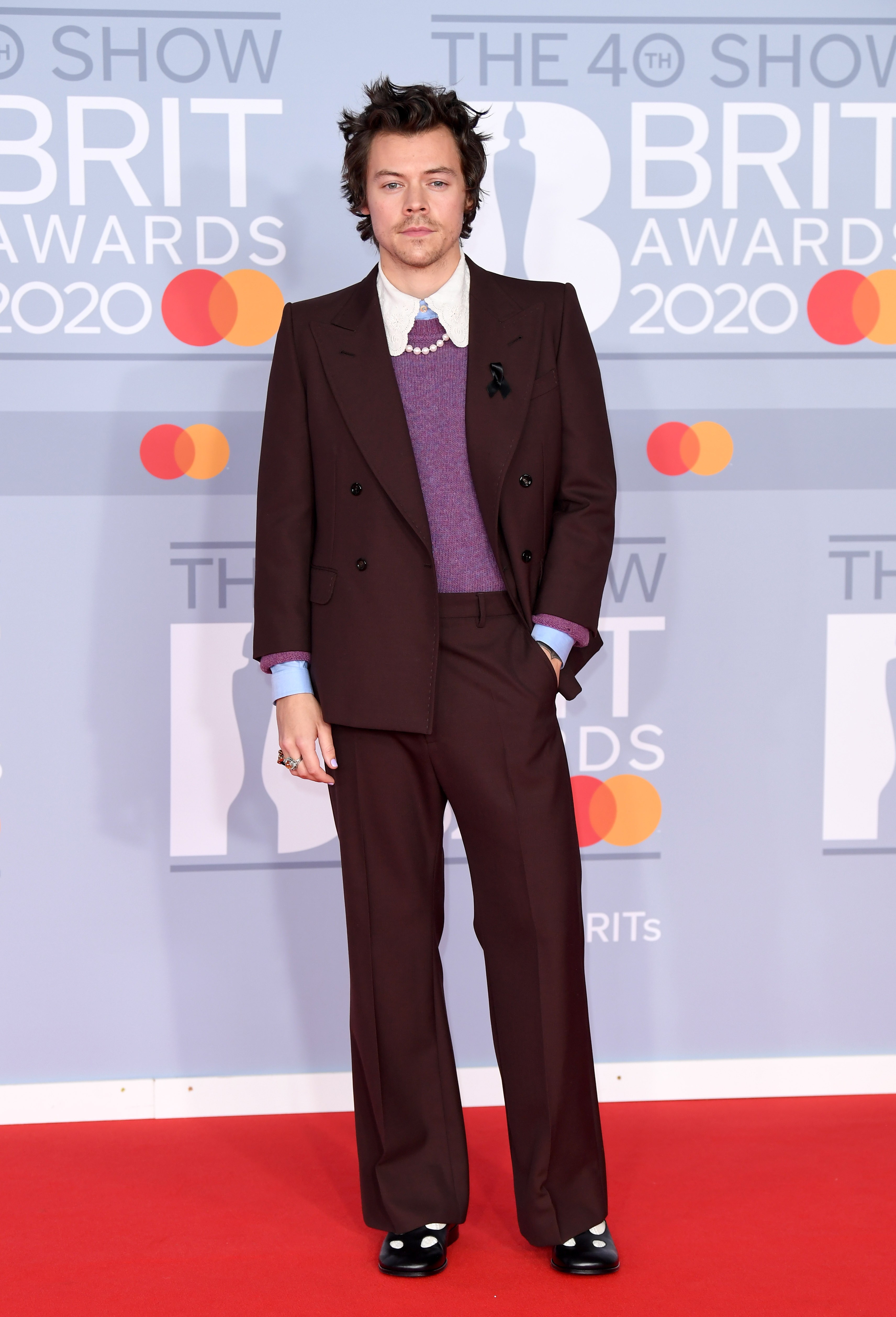 Harry Styles chega ao Brit Awards (Foto: Getty Images)