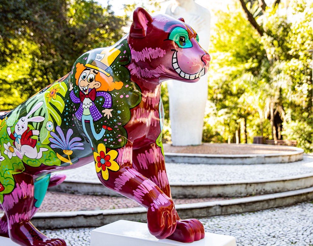 Exemplar colorido de uma onça que faz parte da Jaguar Parade 2019 — Foto: Luan Almeida/Divulgação