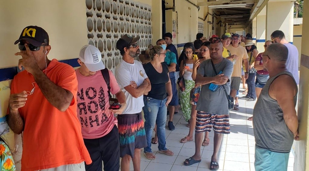 Eleitores de Fernando de Noronha levam até três horas para votar 