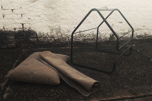 Casinha pet tem cama suspensa com design prático e funcional (Foto: Divulgação/Flavio Menoli)