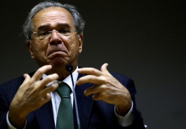Bancos tentam influenciar a eleição ao prever recessão ou estagnação em 2022, considera Paulo Guedes (Foto: Reuters via BBC News)