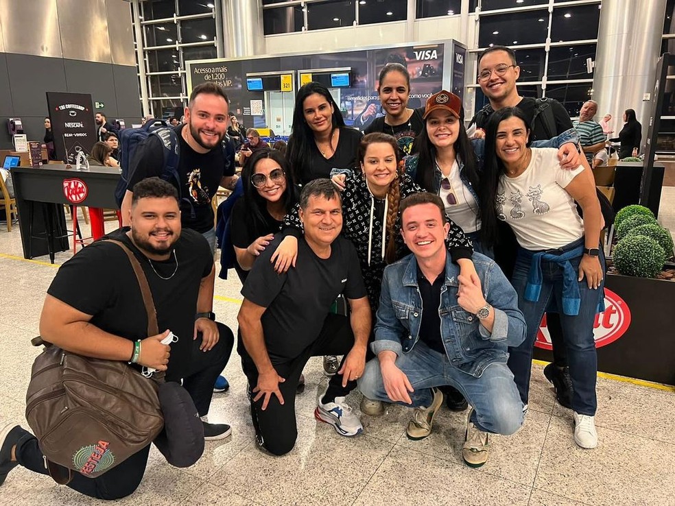 Foto compartilhada por Maiara da sua equipe embarcando para Las Vegas — Foto: Reprodução / Instagram