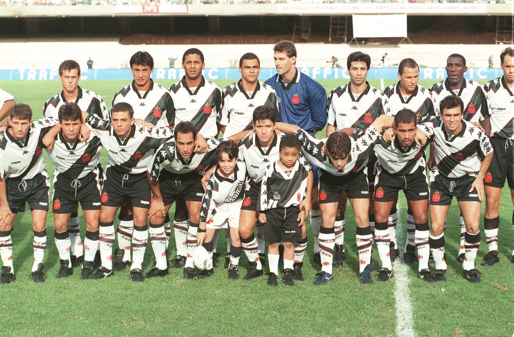 Equipe do Vasco em 1997 (Foto: Edu Garcia / Agência Estado)