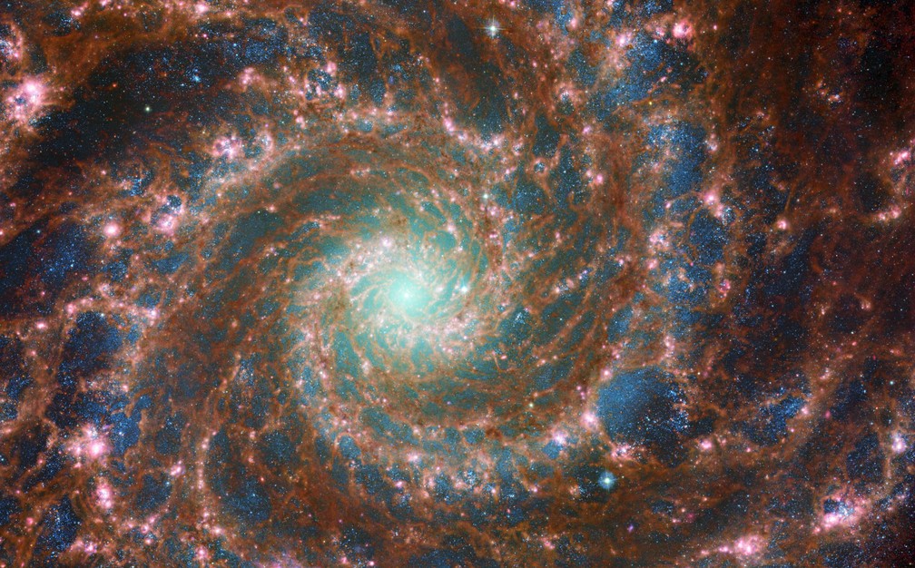 Composição de dados do Webb e do Hubble mostra a M74. — Foto: ESA/Divulgação