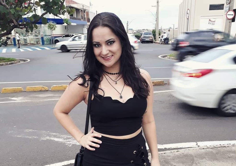 Mãe de jovem de 23 anos morta por Covid diz que doença paralisou corpo da filha: 'Pulmão estava esfarelando'