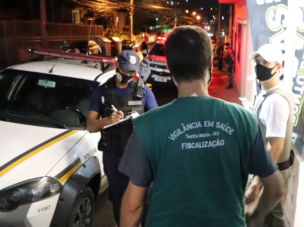 Festas clandestinas e aglomerações foram encerradas pela BM e Prefeitura de Santa Maria — Foto: João Alves/Prefeitura de Santa Maria
